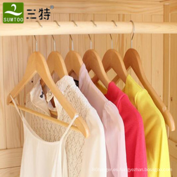 Tiendas de ropa de color natural que ahorran espacio camisa de madera perchas por mayor